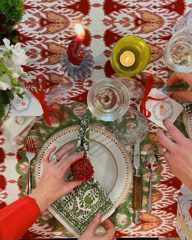 A Very Poppy Holiday: Q & A with Our Friends at Social Settings + A Giveaway!