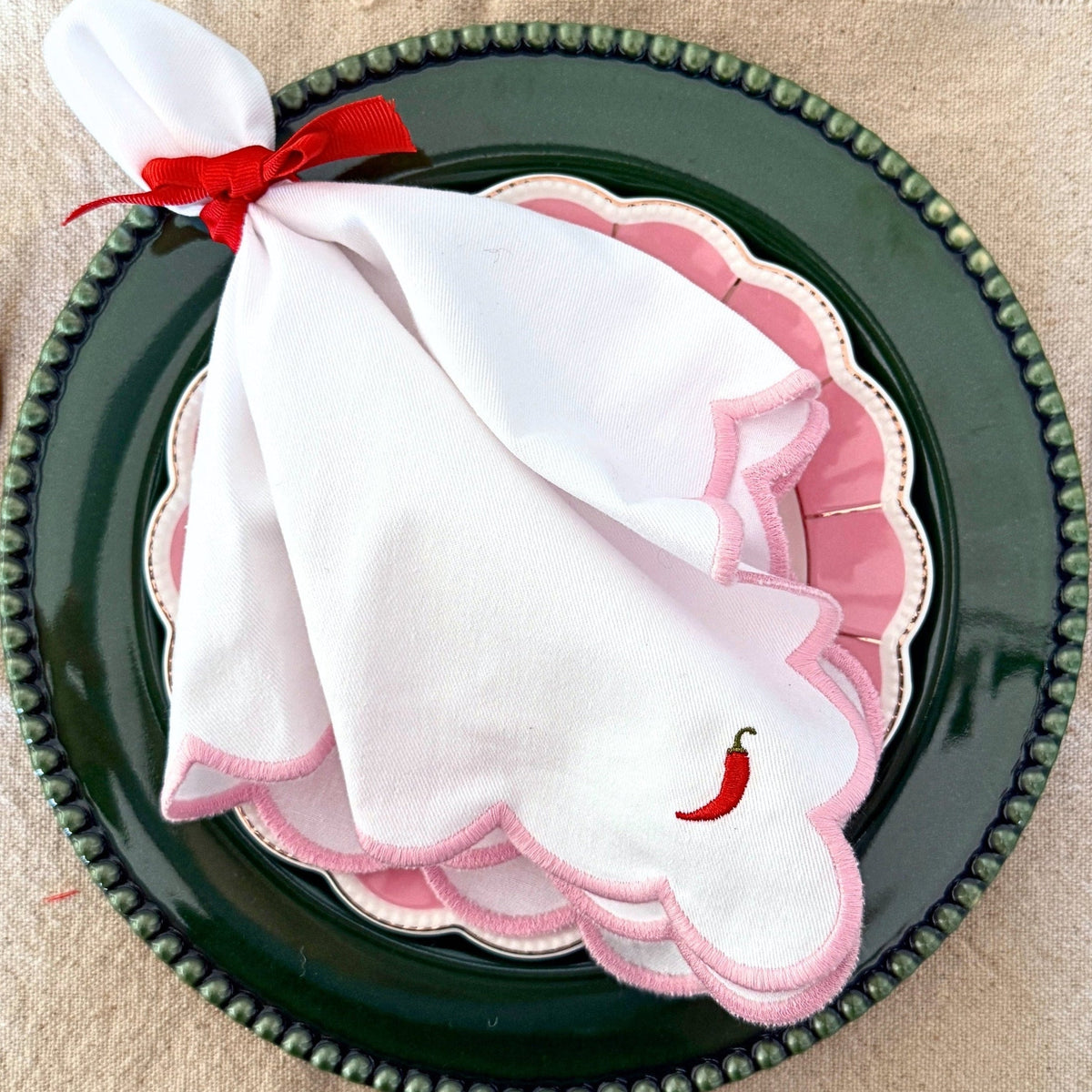 Scalloped Pepper Embroidered Dinner Napkin Set