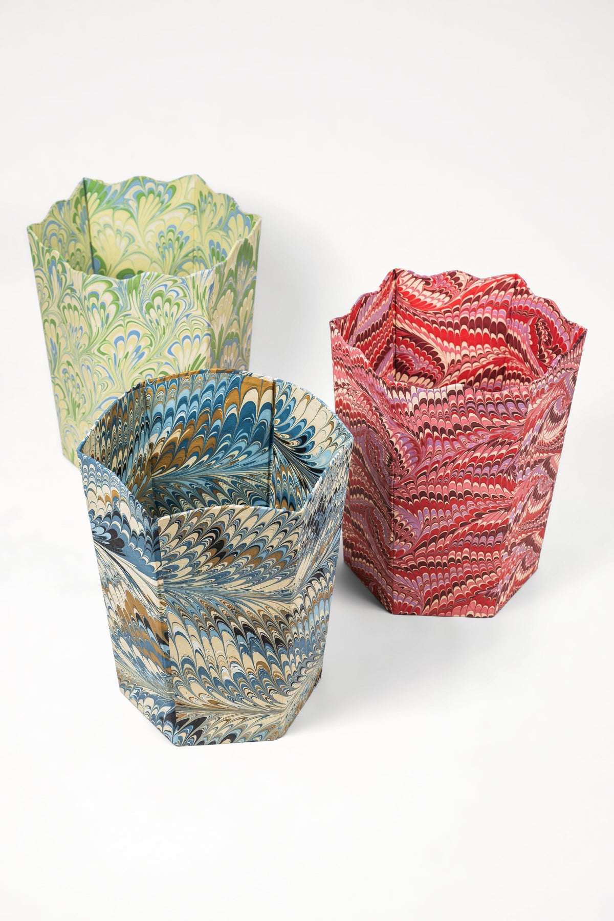 Hand-Marbled Scallop Waste Bin / Storage Bin in Florentine Pink